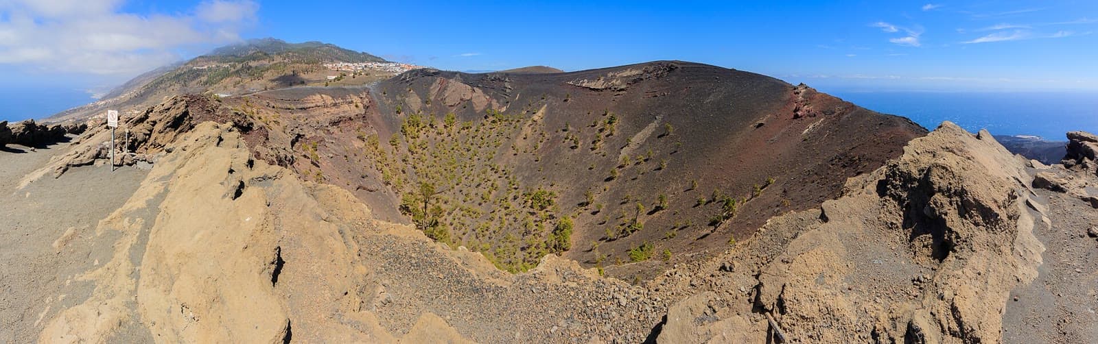 Caldera del volcán San Antonio y paisaje de Fuencaliente en La Palma